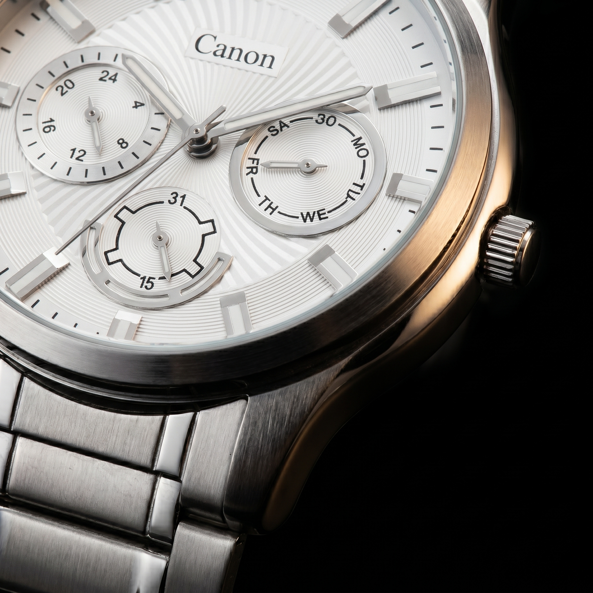 Elegant Canon analog quartz watch with multi-dial face, day-date display, and stainless steel bracelet