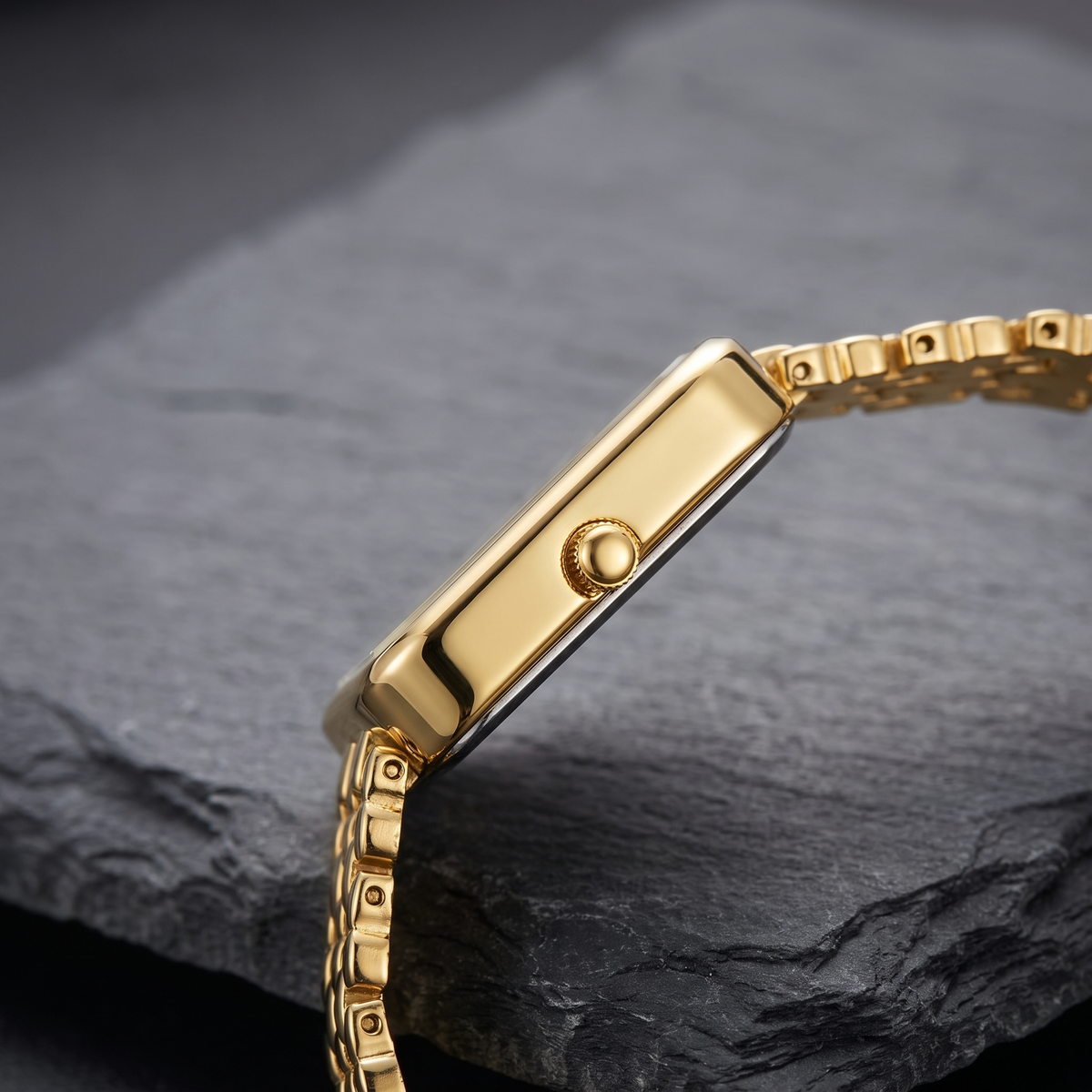 Side profile macro of CN-532 polished gold square case and crown